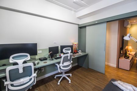 Apartamento à venda com 107m², 3 quartos e 2 vagasEscritório