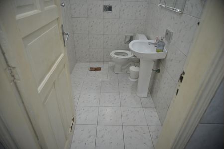 Casa à venda com 165m², 4 quartos e 2 vagasBanheiro Social