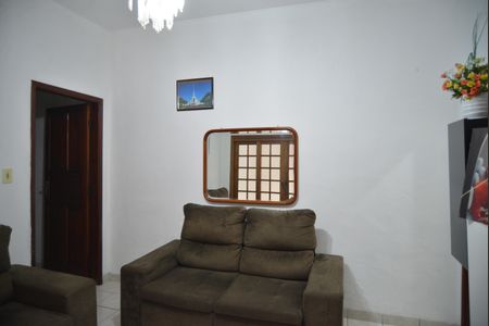 Casa à venda com 165m², 4 quartos e 2 vagasSala