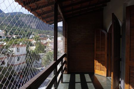 Casa de condomínio à venda com 303m², 5 quartos e 2 vagasVaranda