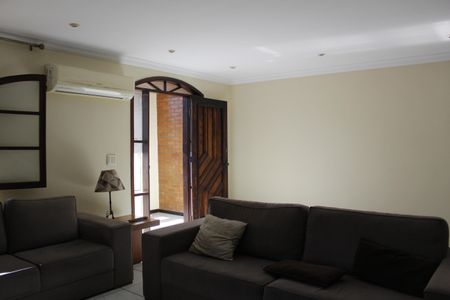 Casa de condomínio à venda com 303m², 5 quartos e 2 vagasSala