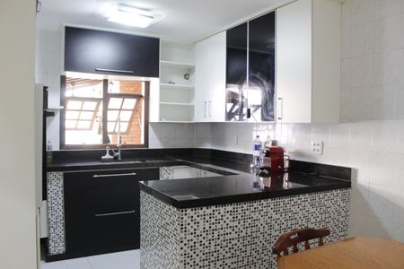 Casa de condomínio à venda com 303m², 5 quartos e 2 vagasCozinha