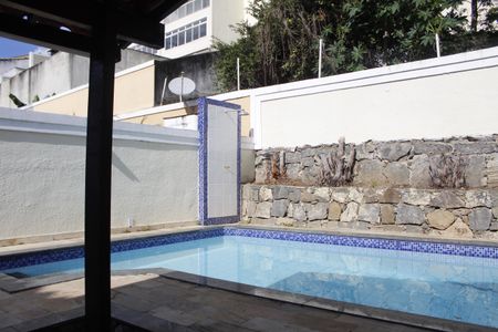 Casa de condomínio à venda com 303m², 5 quartos e 2 vagasPiscina