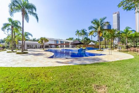 Apartamento à venda com 170m², 4 quartos e 3 vagas Apartamento à venda com 170m², 4 quartos e 3 vagasÁrea comum - Piscina