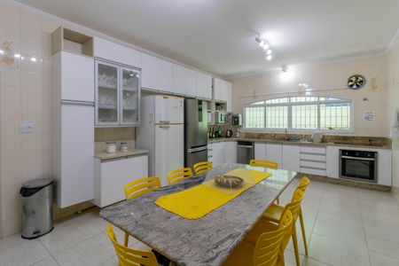 Casa à venda com 300m², 3 quartos e 6 vagas Casa à venda com 300m², 3 quartos e 6 vagasCozinha