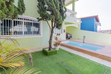Casa à venda com 300m², 3 quartos e 6 vagas Casa à venda com 300m², 3 quartos e 6 vagasJadim