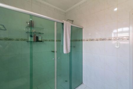 Casa à venda com 300m², 3 quartos e 6 vagas Casa à venda com 300m², 3 quartos e 6 vagasBanheiro da Suíte