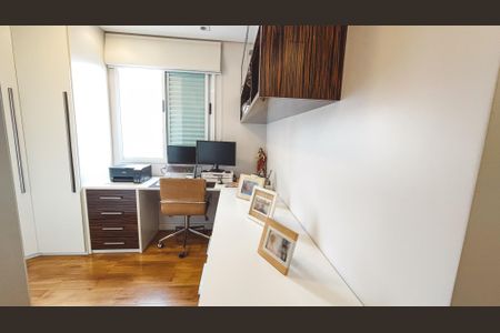 Apartamento à venda com 96m², 2 quartos e 2 vagas Apartamento à venda com 96m², 2 quartos e 2 vagasEscritório