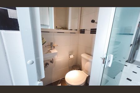 Apartamento à venda com 96m², 2 quartos e 2 vagas Apartamento à venda com 96m², 2 quartos e 2 vagasBanheiro de serviço