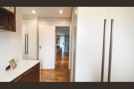 Apartamento à venda com 96m², 2 quartos e 2 vagas Apartamento à venda com 96m², 2 quartos e 2 vagasEscritório