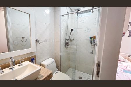 Apartamento à venda com 96m², 2 quartos e 2 vagas Apartamento à venda com 96m², 2 quartos e 2 vagasBanheiro da Suíte 1