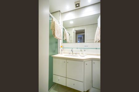 Apartamento à venda com 95m², 3 quartos e 2 vagas Apartamento à venda com 95m², 3 quartos e 2 vagasBanheiro social