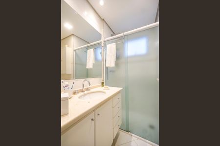Apartamento à venda com 95m², 3 quartos e 2 vagas Apartamento à venda com 95m², 3 quartos e 2 vagasBanheiro da suíte