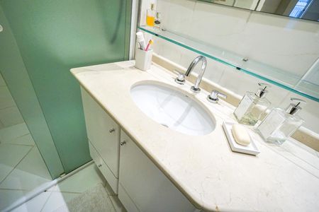 Apartamento à venda com 95m², 3 quartos e 2 vagas Apartamento à venda com 95m², 3 quartos e 2 vagasBanheiro social