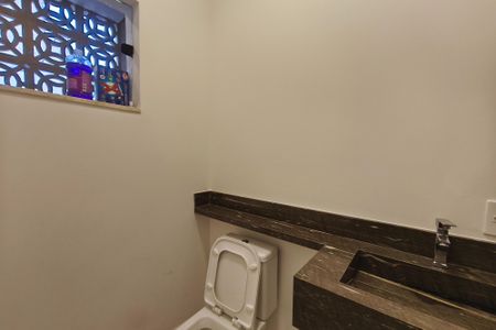 Casa à venda com 122m², 2 quartos e 4 vagas Casa à venda com 122m², 2 quartos e 4 vagasLavabo