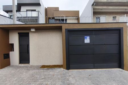Casa à venda com 122m², 2 quartos e 4 vagas Casa à venda com 122m², 2 quartos e 4 vagasFachada