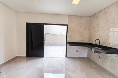 Casa à venda com 122m², 2 quartos e 4 vagas Casa à venda com 122m², 2 quartos e 4 vagasCozinha