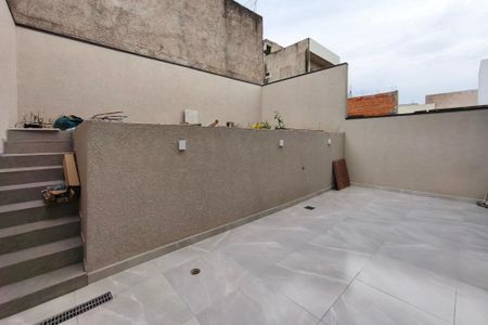 Casa à venda com 122m², 2 quartos e 4 vagas Casa à venda com 122m², 2 quartos e 4 vagasQuintal - Fundos