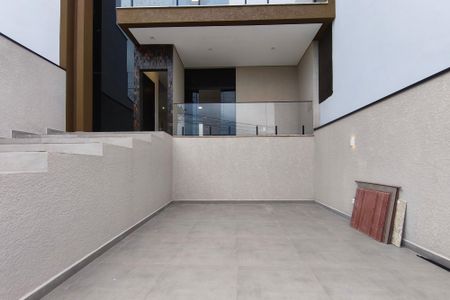 Casa à venda com 122m², 2 quartos e 4 vagas Casa à venda com 122m², 2 quartos e 4 vagasQuintal - Garagem