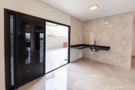 Casa à venda com 122m², 2 quartos e 4 vagas Casa à venda com 122m², 2 quartos e 4 vagasCozinha