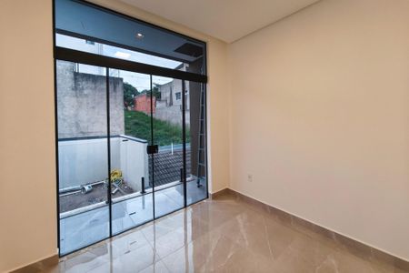 Casa à venda com 122m², 2 quartos e 4 vagas Casa à venda com 122m², 2 quartos e 4 vagasQuarto