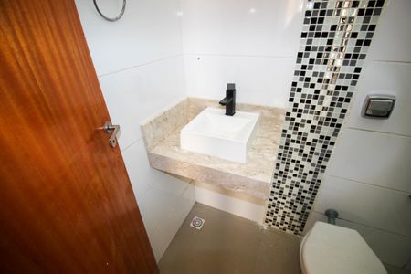 Casa de condomínio para alugar com 250m², 3 quartos e 4 vagas Casa de condomínio para alugar com 250m², 3 quartos e 4 vagasBanheiro da Suíte 3