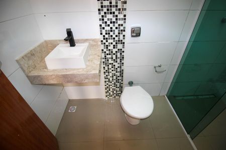 Casa de condomínio para alugar com 250m², 3 quartos e 4 vagas Casa de condomínio para alugar com 250m², 3 quartos e 4 vagasBanheiro da Suíte 3