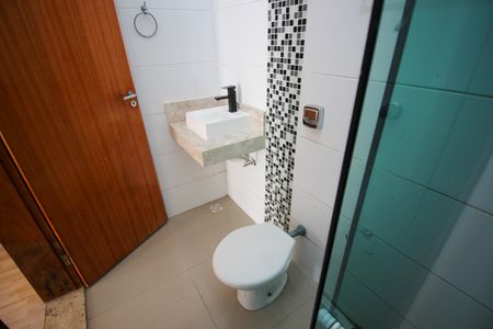 Casa de condomínio para alugar com 250m², 3 quartos e 4 vagas Casa de condomínio para alugar com 250m², 3 quartos e 4 vagasBanheiro da Suíte 3