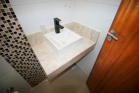 Casa de condomínio para alugar com 250m², 3 quartos e 4 vagas Casa de condomínio para alugar com 250m², 3 quartos e 4 vagasBanheiro da Suíte 1