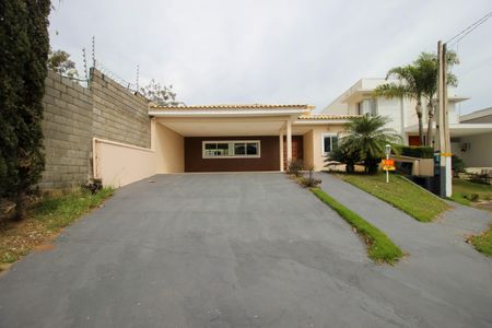 Casa de condomínio para alugar com 250m², 3 quartos e 4 vagas Casa de condomínio para alugar com 250m², 3 quartos e 4 vagasFachada