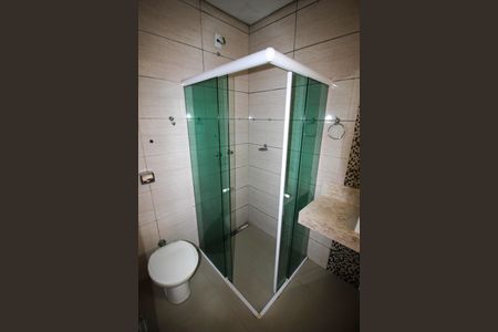 Casa de condomínio para alugar com 250m², 3 quartos e 4 vagas Casa de condomínio para alugar com 250m², 3 quartos e 4 vagasBanheiro da Suíte 2