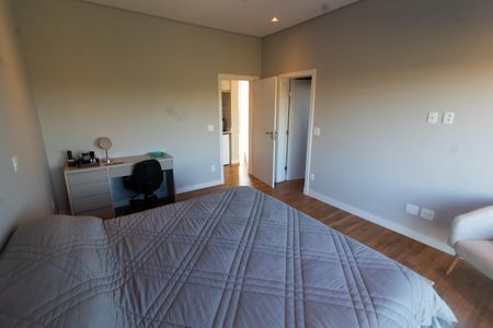 Casa de condomínio à venda com 325m², 5 quartos e 4 vagasSuíte 4