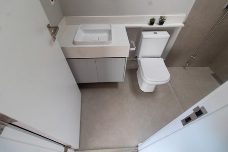 Casa de condomínio à venda com 325m², 5 quartos e 4 vagasBanheiro da Suíte 1