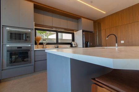 Casa de condomínio à venda com 325m², 5 quartos e 4 vagasCozinha