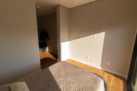 Casa de condomínio à venda com 325m², 5 quartos e 4 vagasSuíte 1