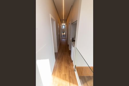 Casa de condomínio à venda com 325m², 5 quartos e 4 vagasCorredor