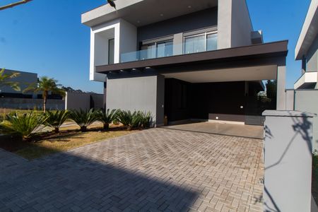 Casa de condomínio à venda com 325m², 5 quartos e 4 vagasFachada