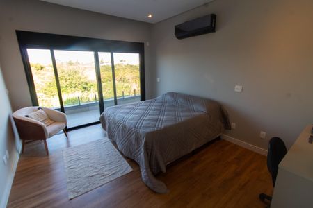 Casa de condomínio à venda com 325m², 5 quartos e 4 vagasSuíte 4