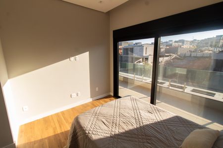 Casa de condomínio à venda com 325m², 5 quartos e 4 vagasSuíte 1