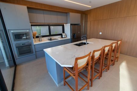 Casa de condomínio à venda com 325m², 5 quartos e 4 vagasCozinha