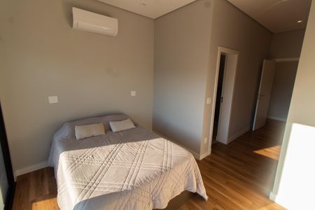 Casa de condomínio à venda com 325m², 5 quartos e 4 vagasSuíte 1