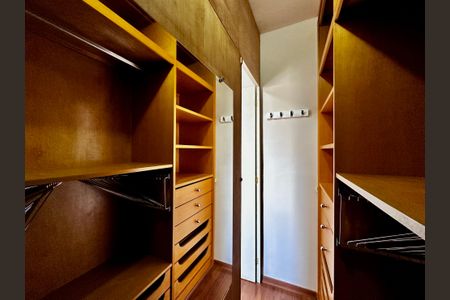 Apartamento para alugar com 75m², 3 quartos e 2 vagas Apartamento para alugar com 75m², 3 quartos e 2 vagasCloset Quarto 2