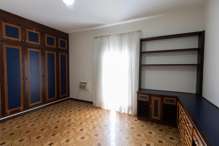 Casa à venda com 500m², 6 quartos e 8 vagas Casa à venda com 500m², 6 quartos e 8 vagasQuarto 1