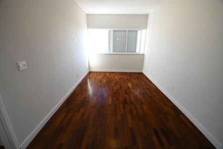 Apartamento à venda com 143m², 2 quartos e 1 vagaSuíte