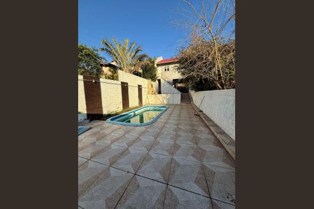 Casa à venda com 60m², 2 quartos e 2 vagas Casa à venda com 60m², 2 quartos e 2 vagasPiscina
