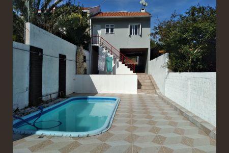 Casa à venda com 60m², 2 quartos e 2 vagas Casa à venda com 60m², 2 quartos e 2 vagasPiscina