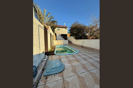 Casa à venda com 60m², 2 quartos e 2 vagas Casa à venda com 60m², 2 quartos e 2 vagasPiscina