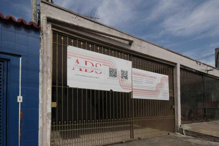 Casa à venda com 125m², 3 quartos e 2 vagas Casa à venda com 125m², 3 quartos e 2 vagasFachada