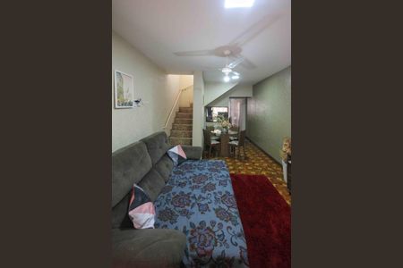 Casa à venda com 125m², 3 quartos e 2 vagas Casa à venda com 125m², 3 quartos e 2 vagasSala