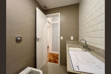 Apartamento à venda com 165m², 3 quartos e 1 vaga Apartamento à venda com 165m², 3 quartos e 1 vagaBanheiro Social